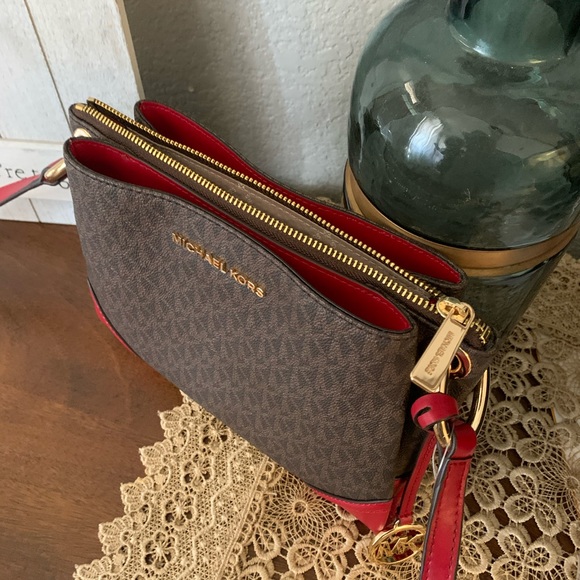 New MK Crossbody ♥️ - Picture 3 of 7
